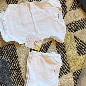 Burt’s bees 5-pack 0-3m onesies- NWT
